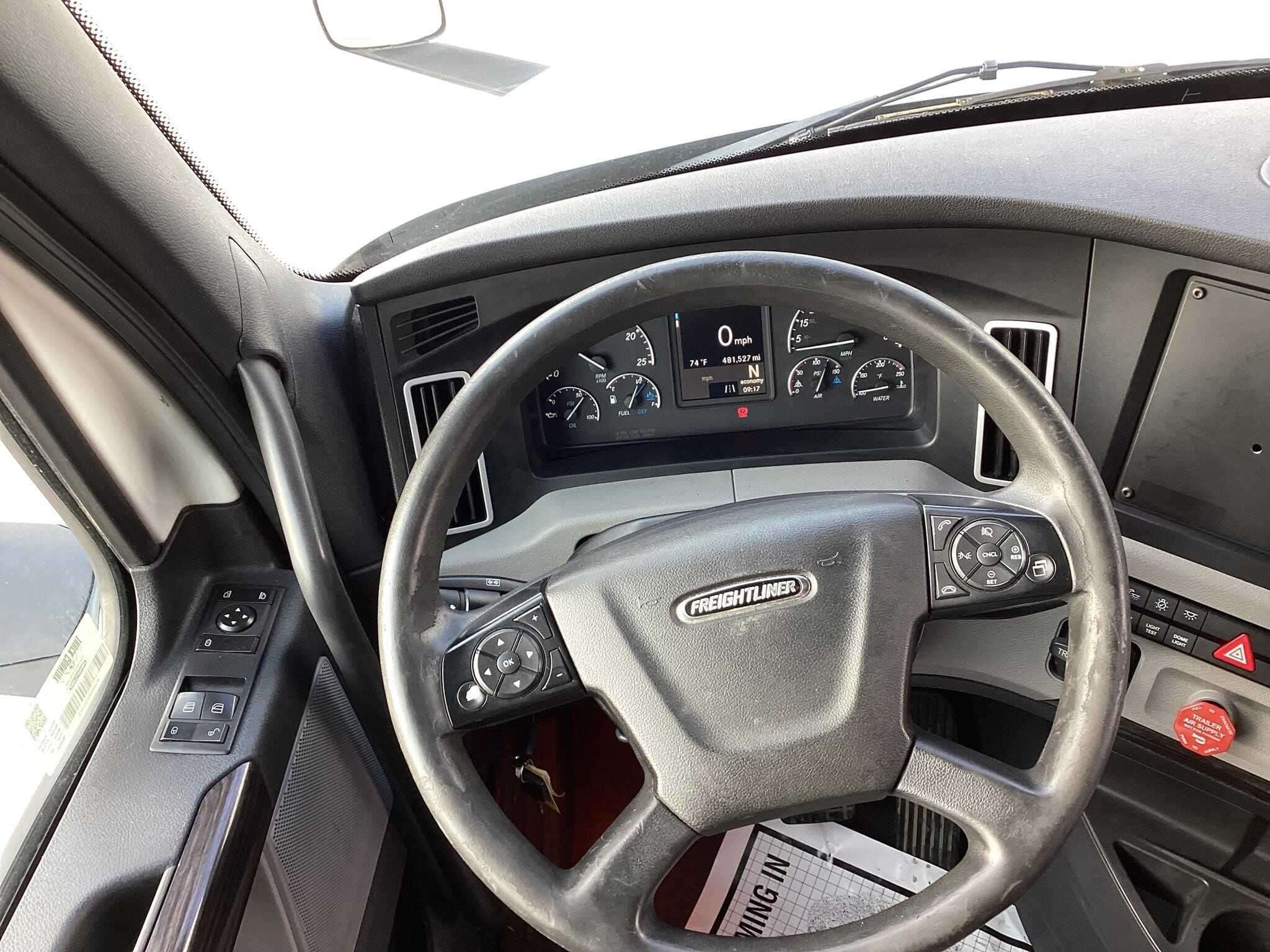 2020 Freightliner Cascadia image 4