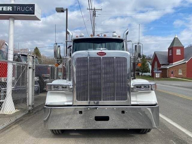 2027 Peterbilt 589 image 7