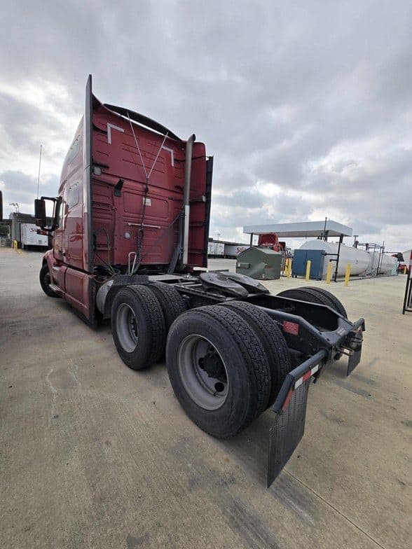 2023 Volvo VNL64T760 image 6