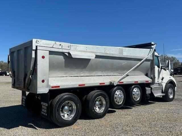 2018 Kenworth T880 image 9