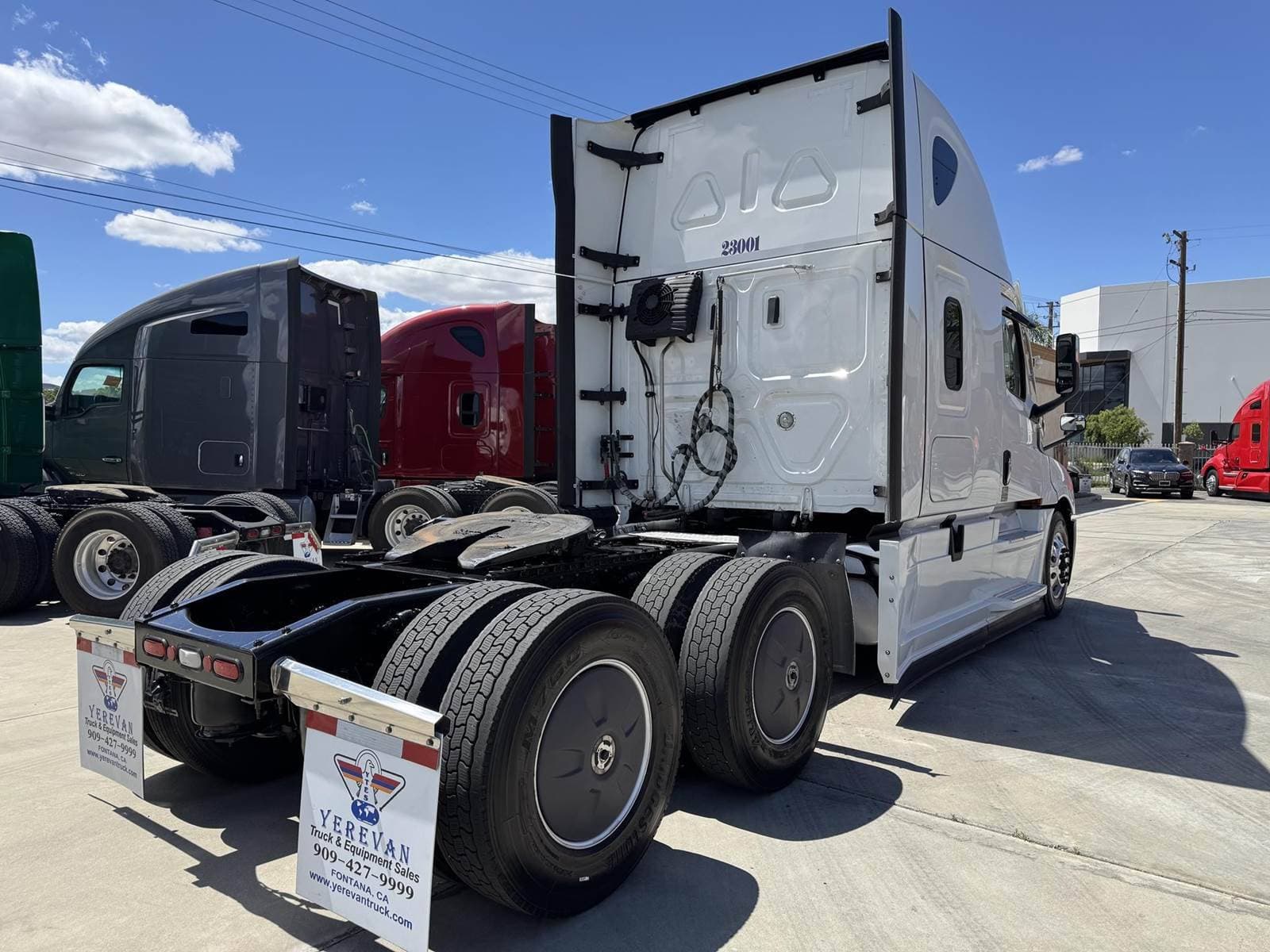 2023 Freightliner Cascadia 126 image 3