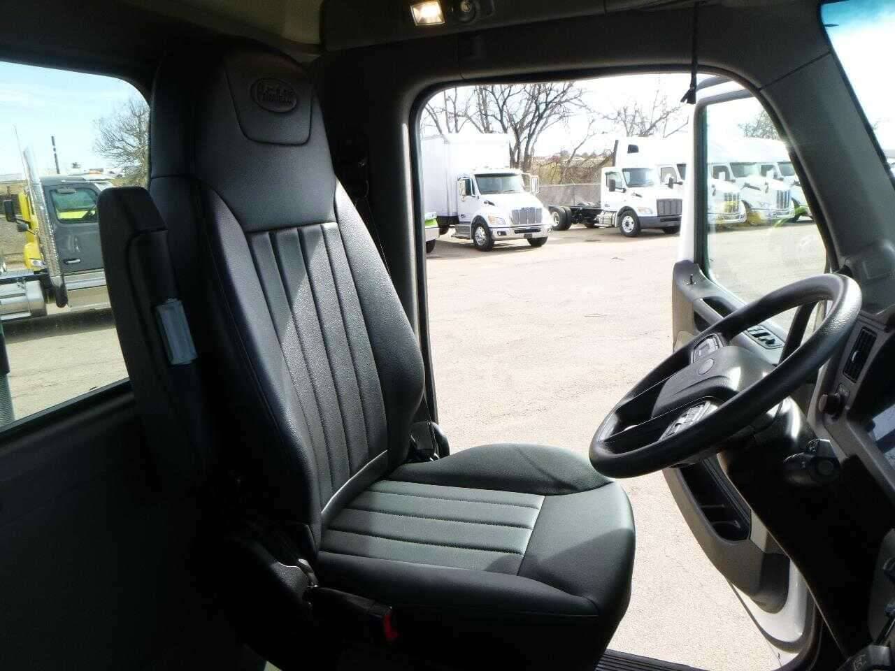 2023 Peterbilt 567 image 15