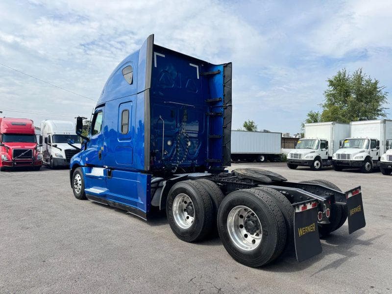 2021 Freightliner Cascadia image 7
