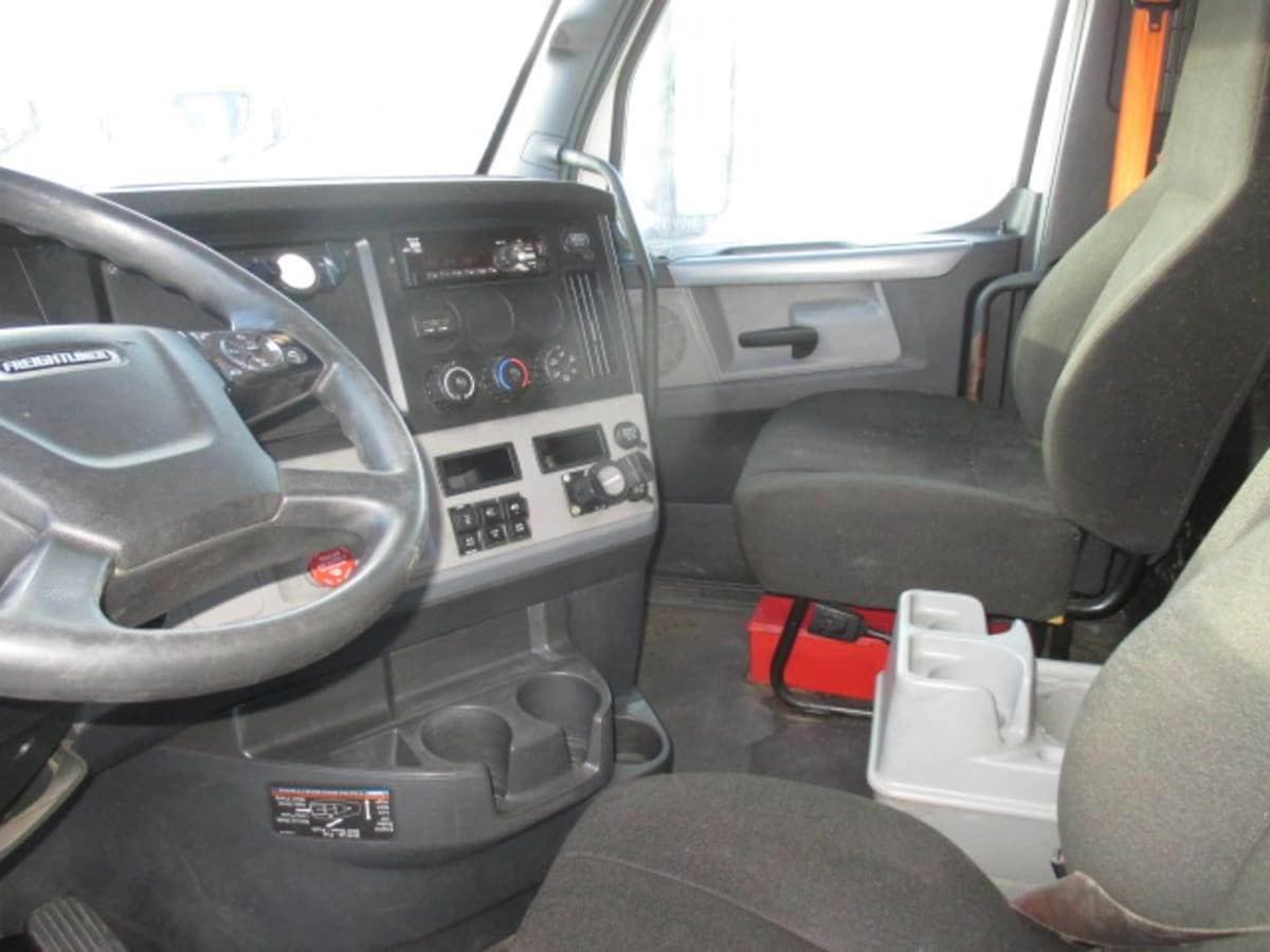 2022 Freightliner Cascadia 126 Day Cab Truck - 400HP, 12 Speed Automatic image 7
