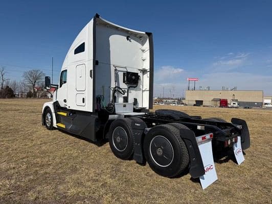 2023 Kenworth T680 image 4