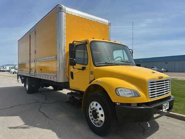 2020 Freightliner M2 image 3