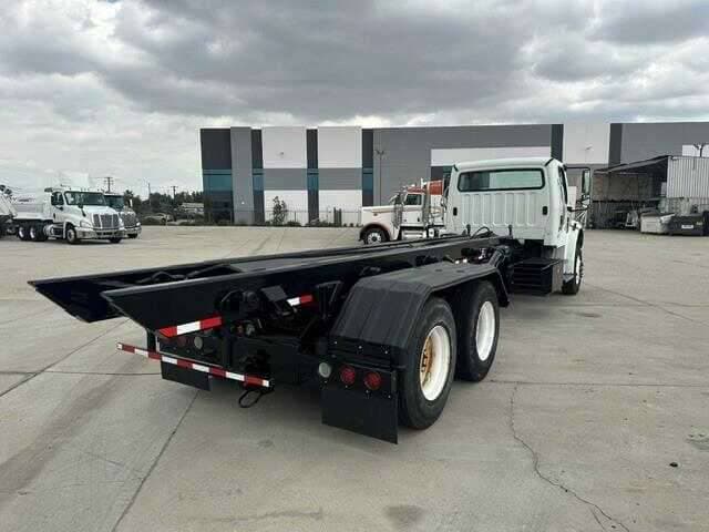 2018 Freightliner M2 image 6