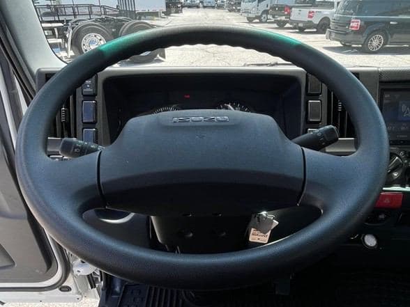 2025 Isuzu NRR image 32