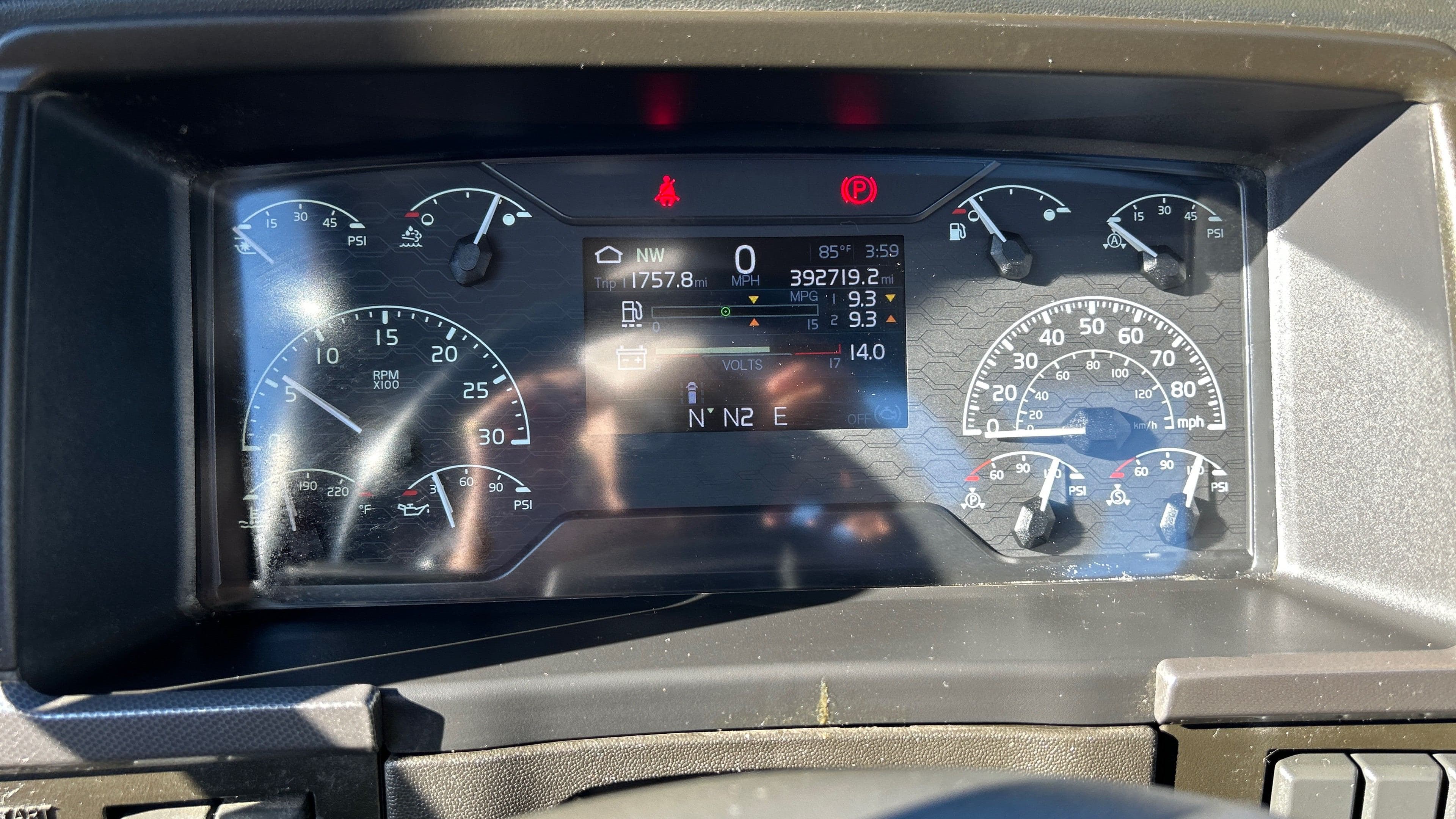 2022 Volvo VNL64T300 image 10