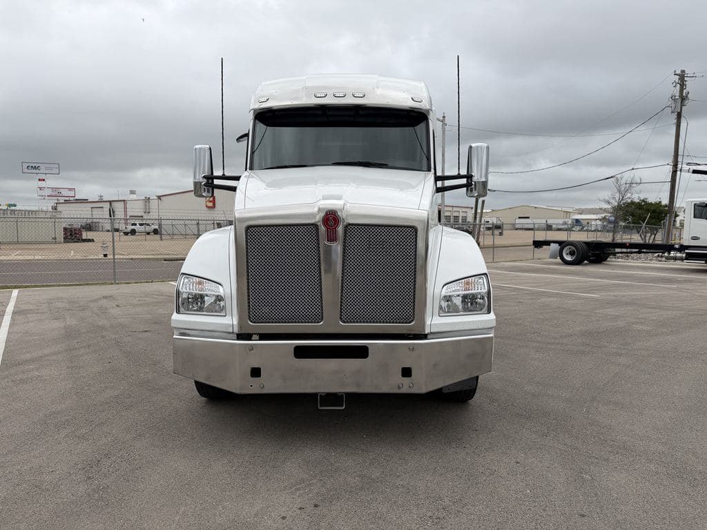Used 2024 KENWORTH T880 image 8
