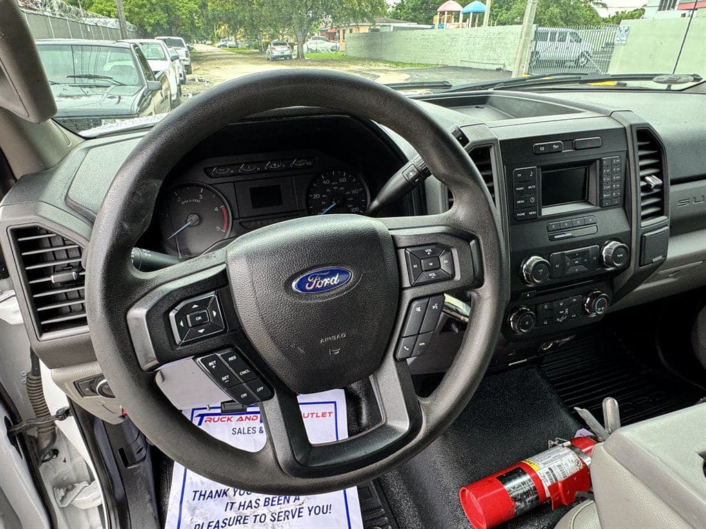 2017 Ford F550 image 65