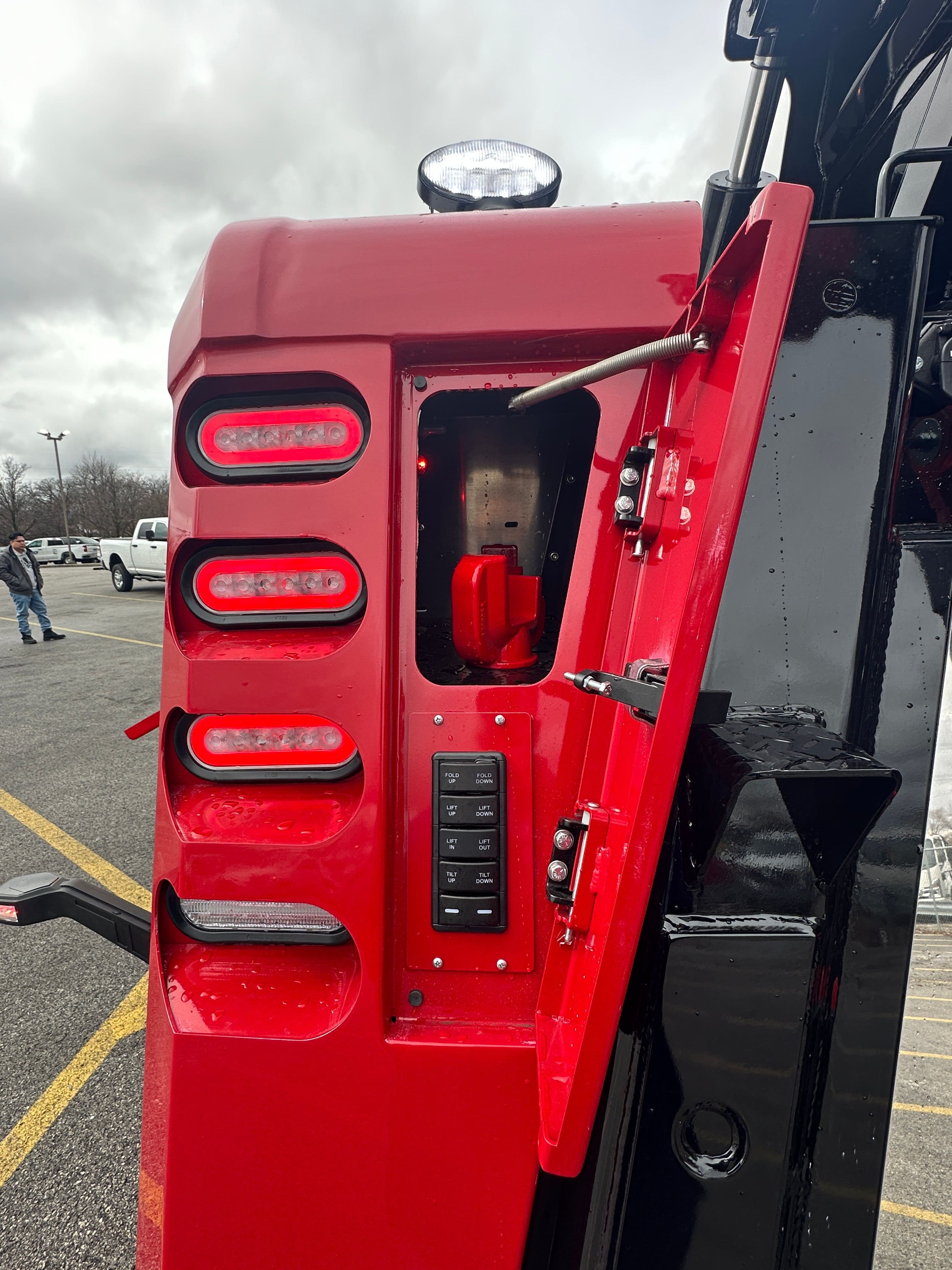 2025 Kenworth T880 with a Century 5130 image 22