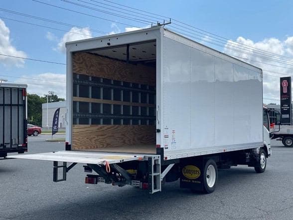 2025 Isuzu NRR image 26