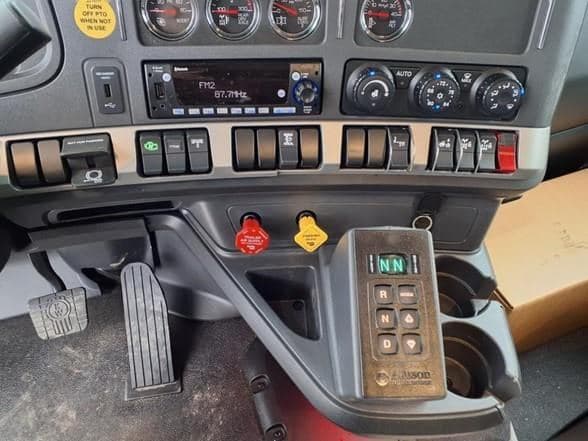 2025 Kenworth T880 image 21