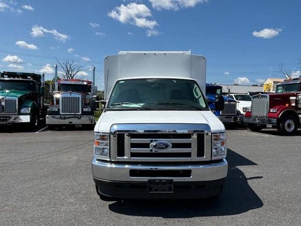 2025 Ford E350 image 8