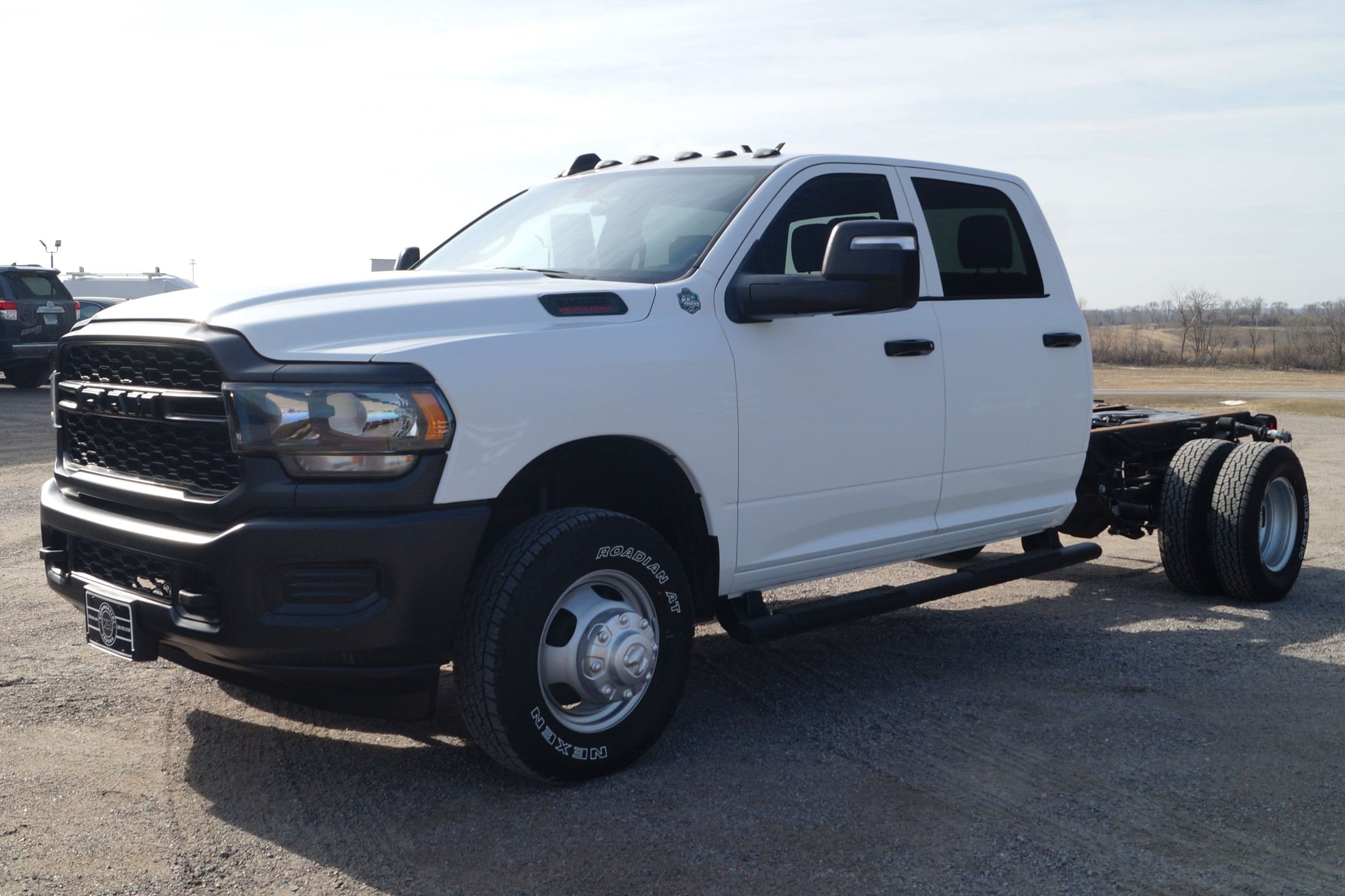 2023 RAM 3500 Tradesman - Cab Chassis - 4WD 6.4L V8 HEMI image 9