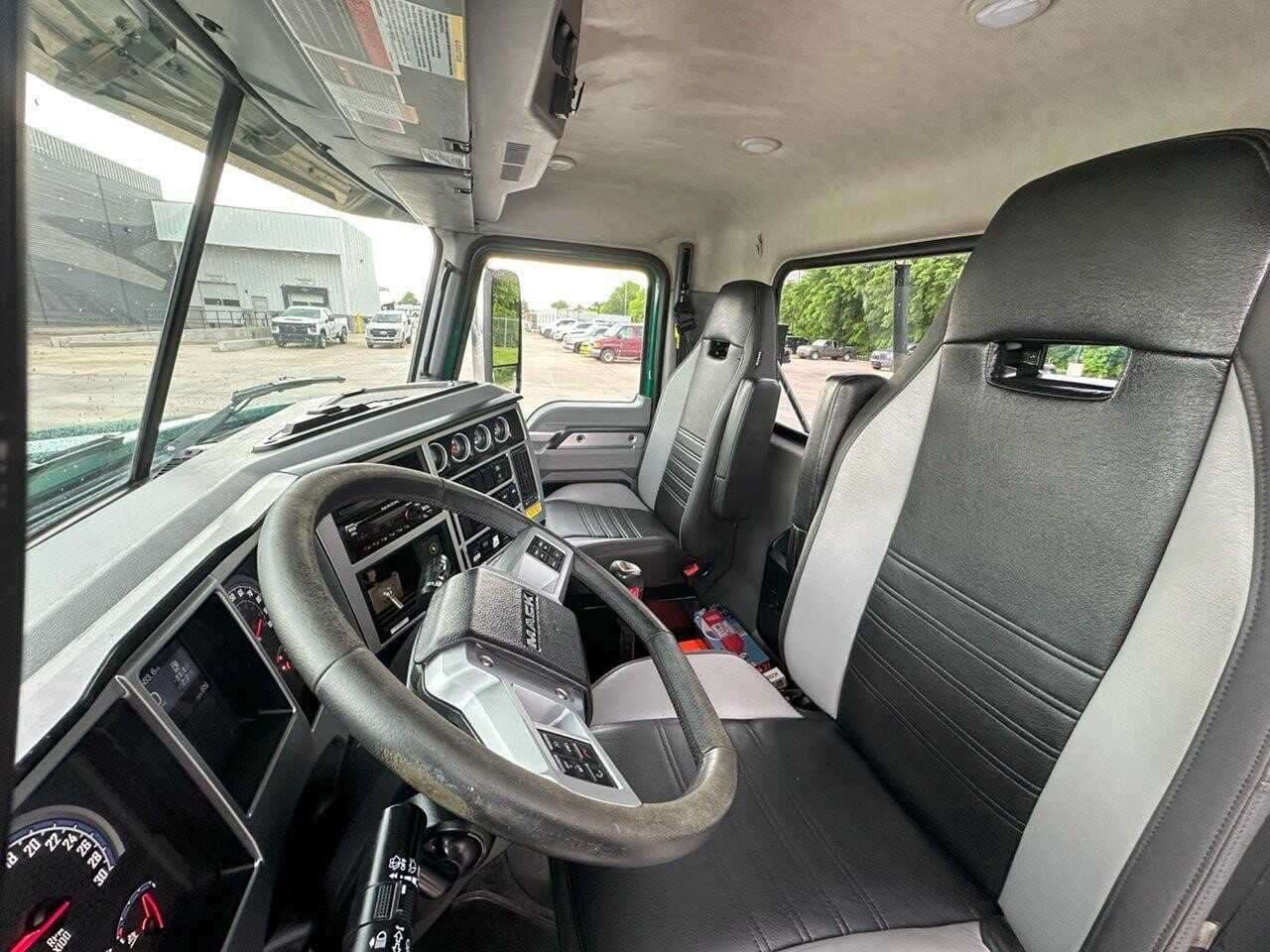 2021 Mack Pinnacle image 8