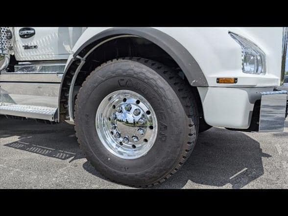 2025 Kenworth T880 image 13