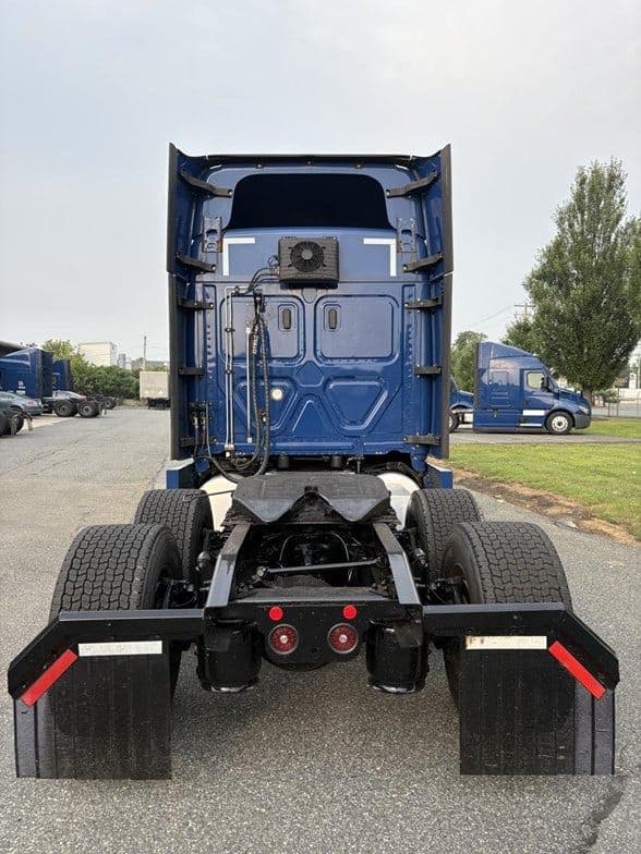 2021 FREIGHTLINER CASCADIA 116 TNF111241 Web image 3