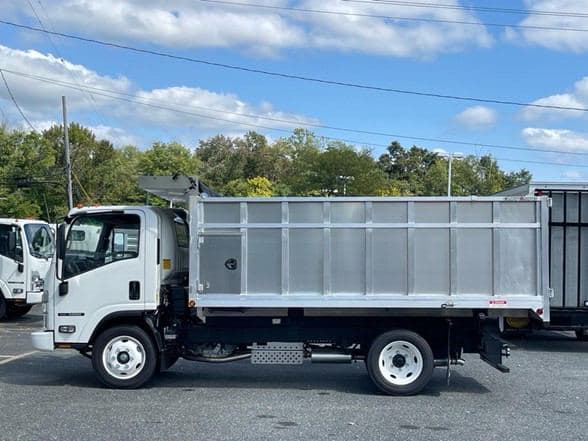 2024 Isuzu NRR image 3