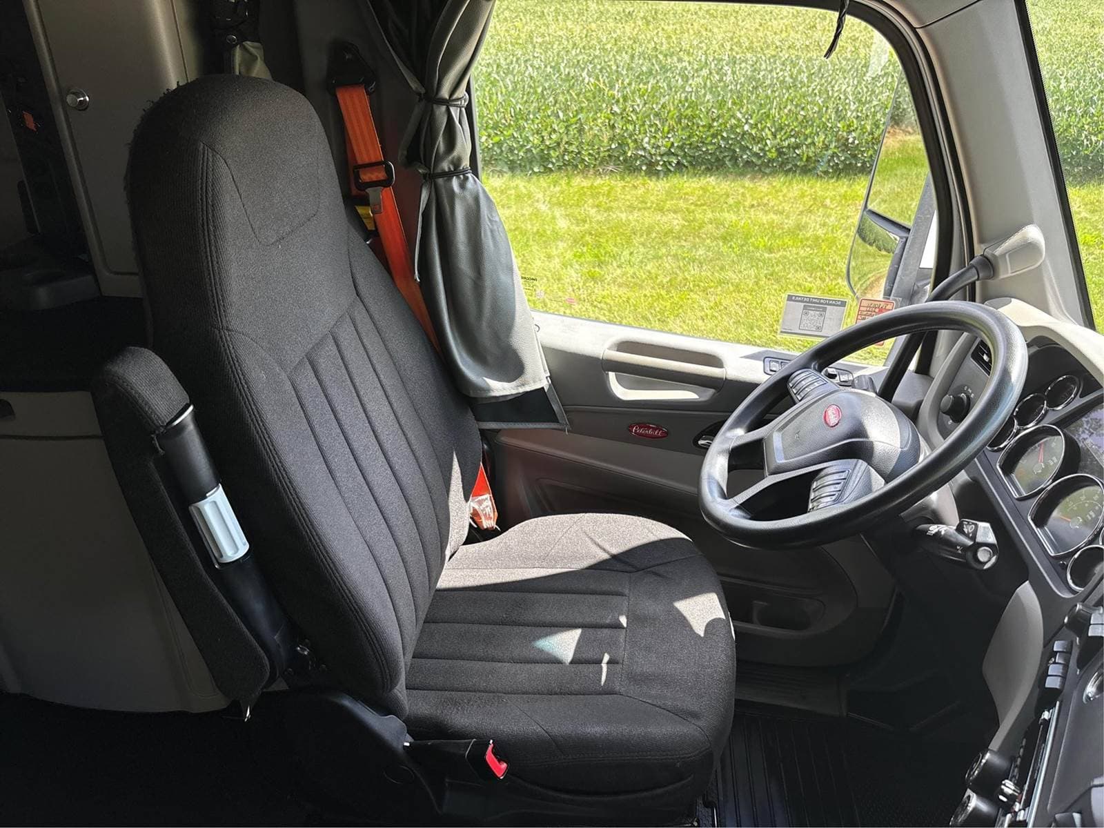 2021 Peterbilt 579 image 12