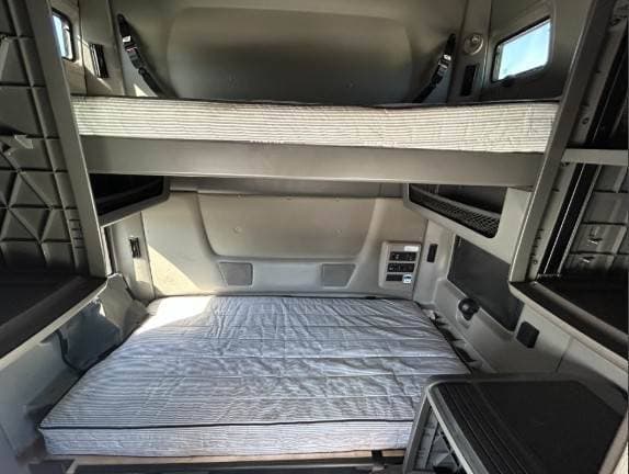 2023 International LT62F image 9