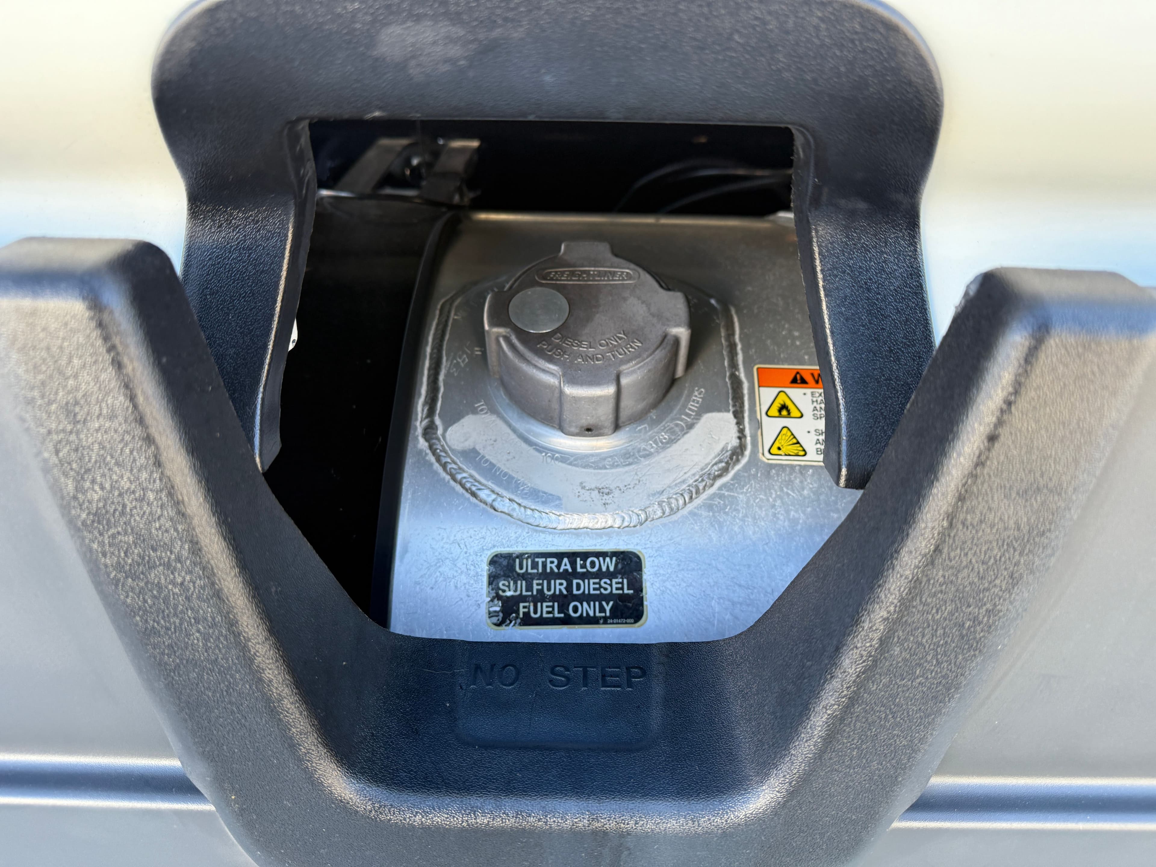 2021 Freightliner Cascadia 126 image 14