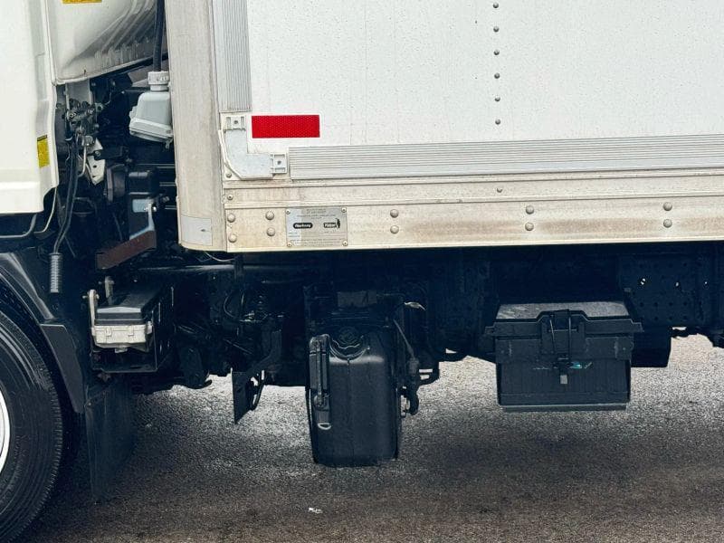 2018 Isuzu NQR image 12