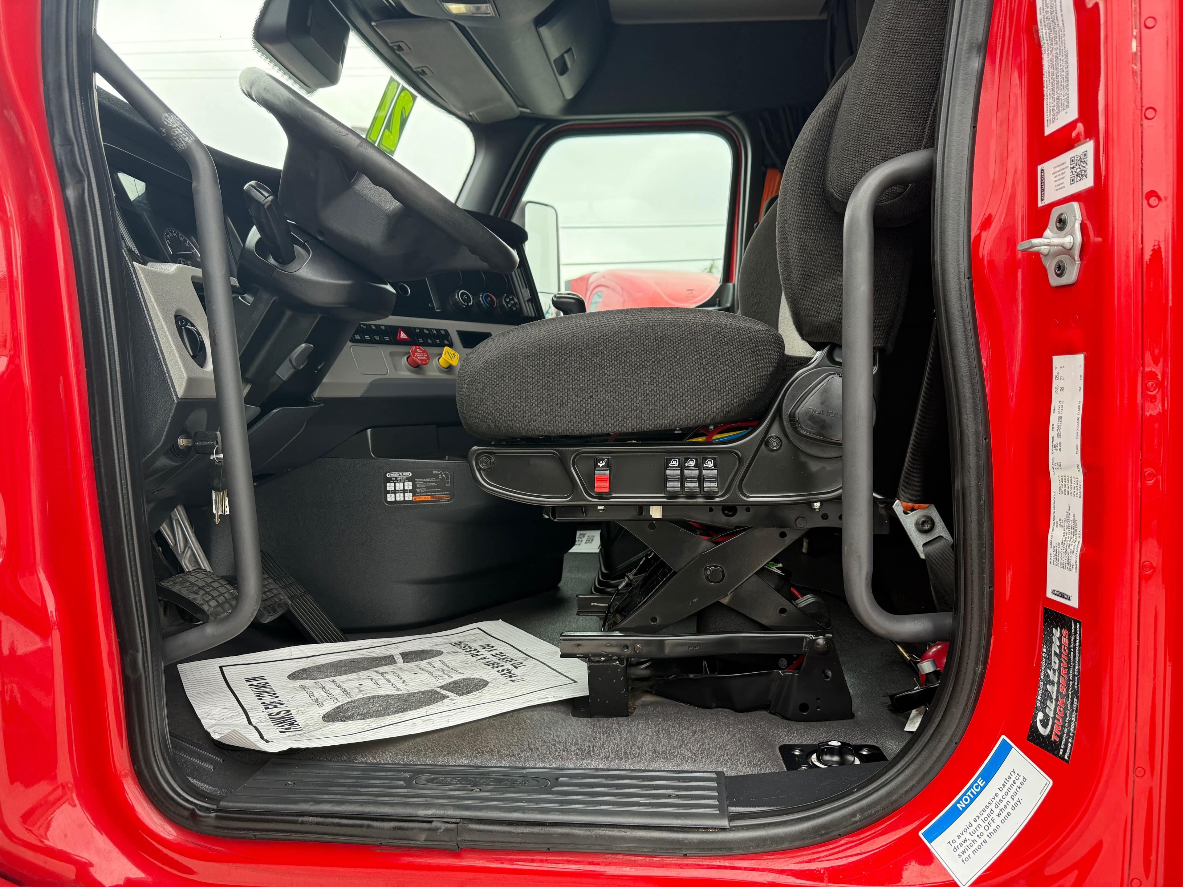 2021 Freightliner Cascadia 126 image 25