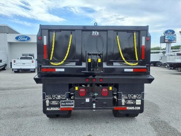 2027 Ford F750 SD image 7