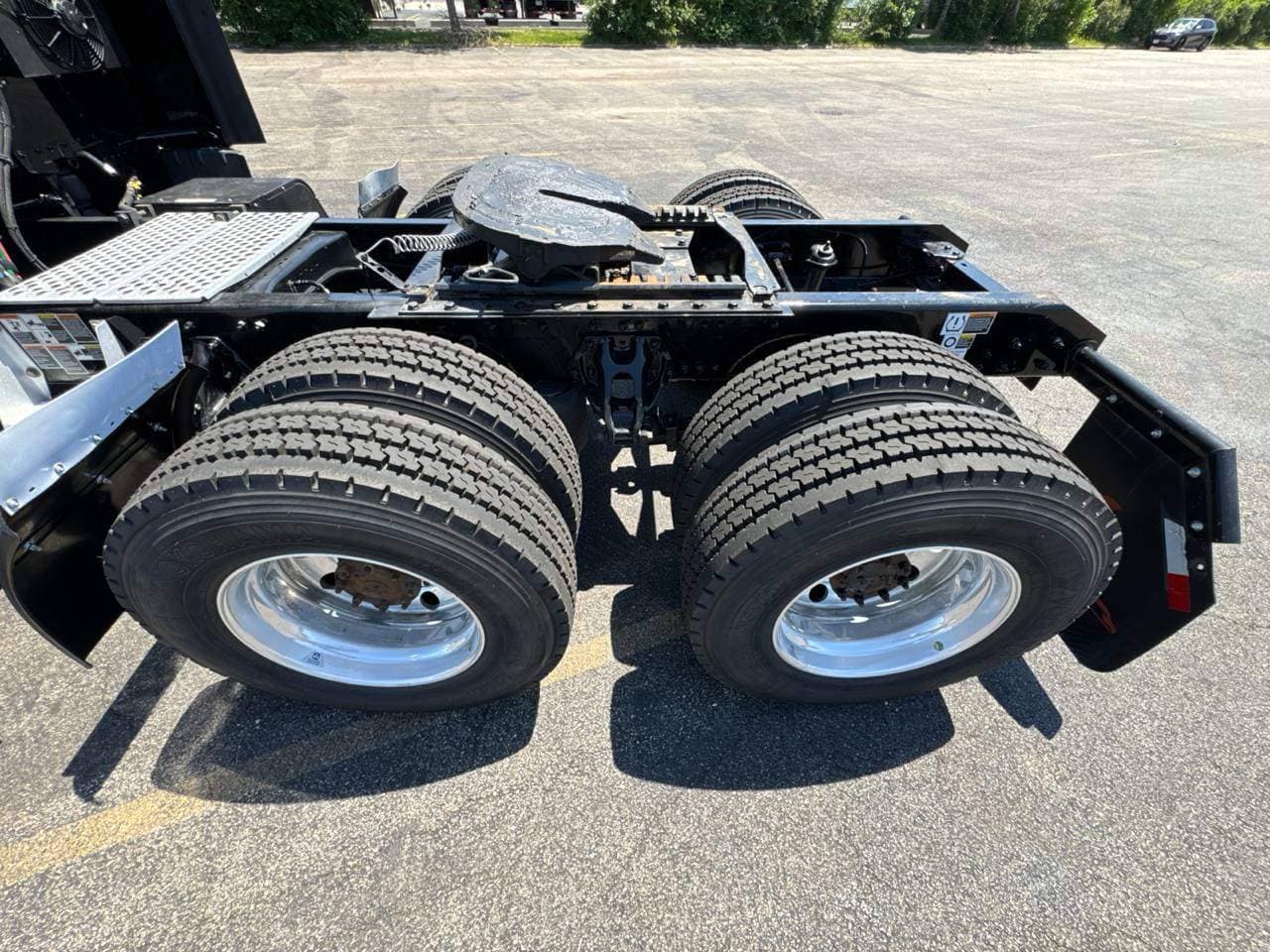 2023 Kenworth T680 image 10
