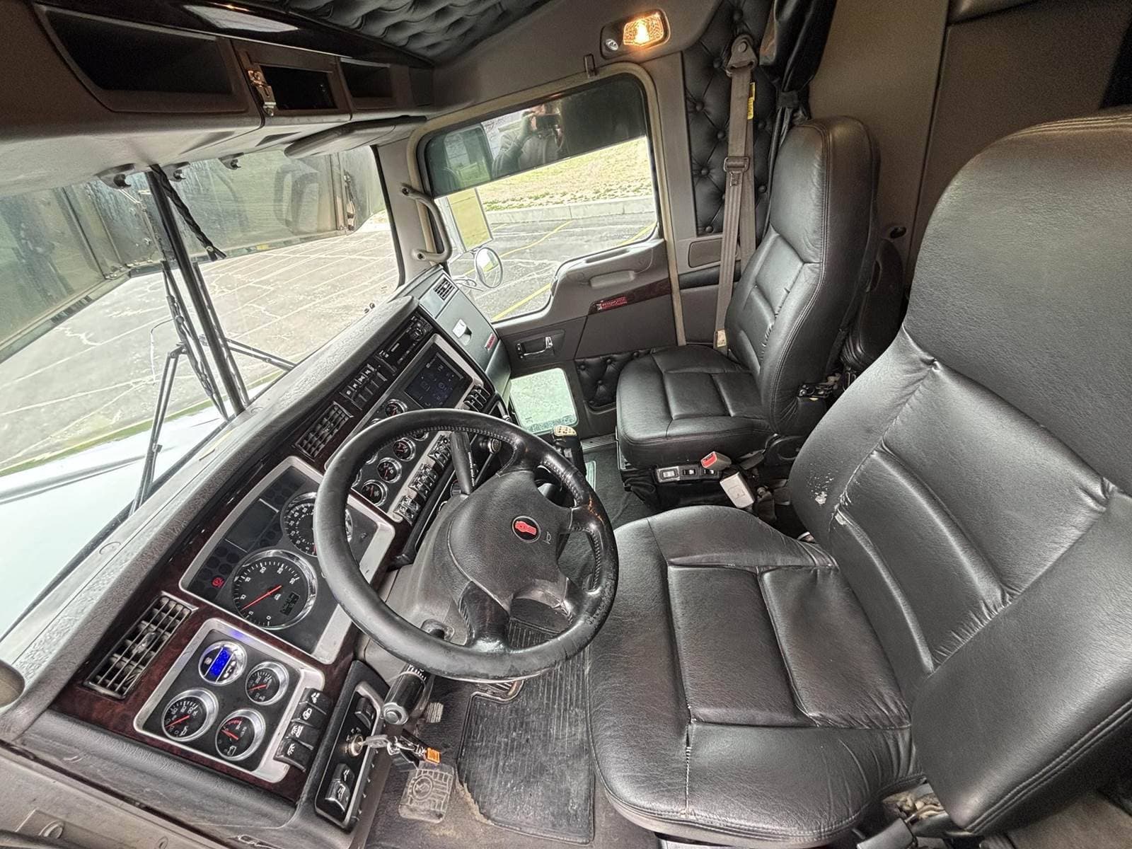 2019 Kenworth W9 Series image 6