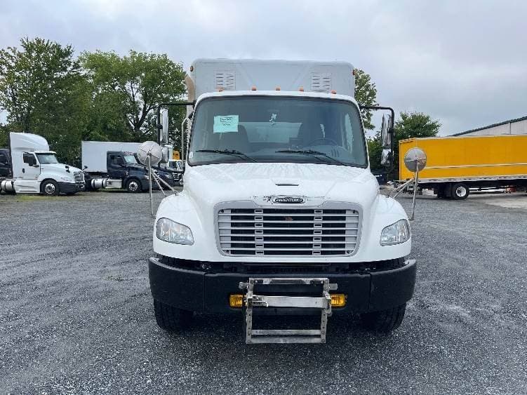 2021 Freightliner M2 image 1