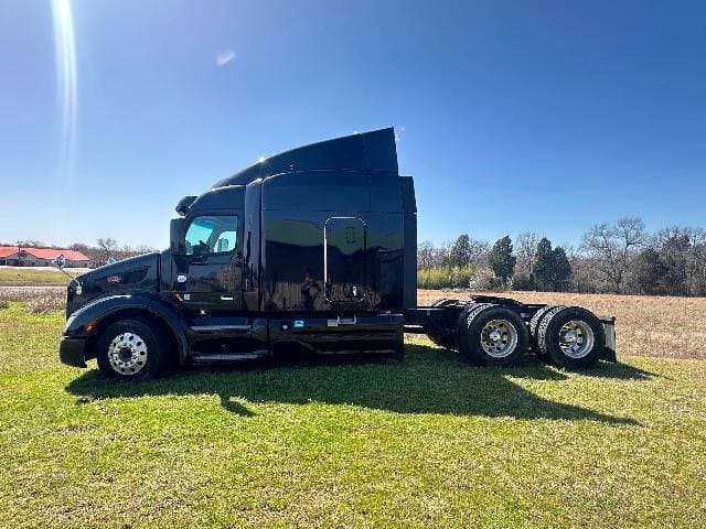 2019 Peterbilt 579 image 2