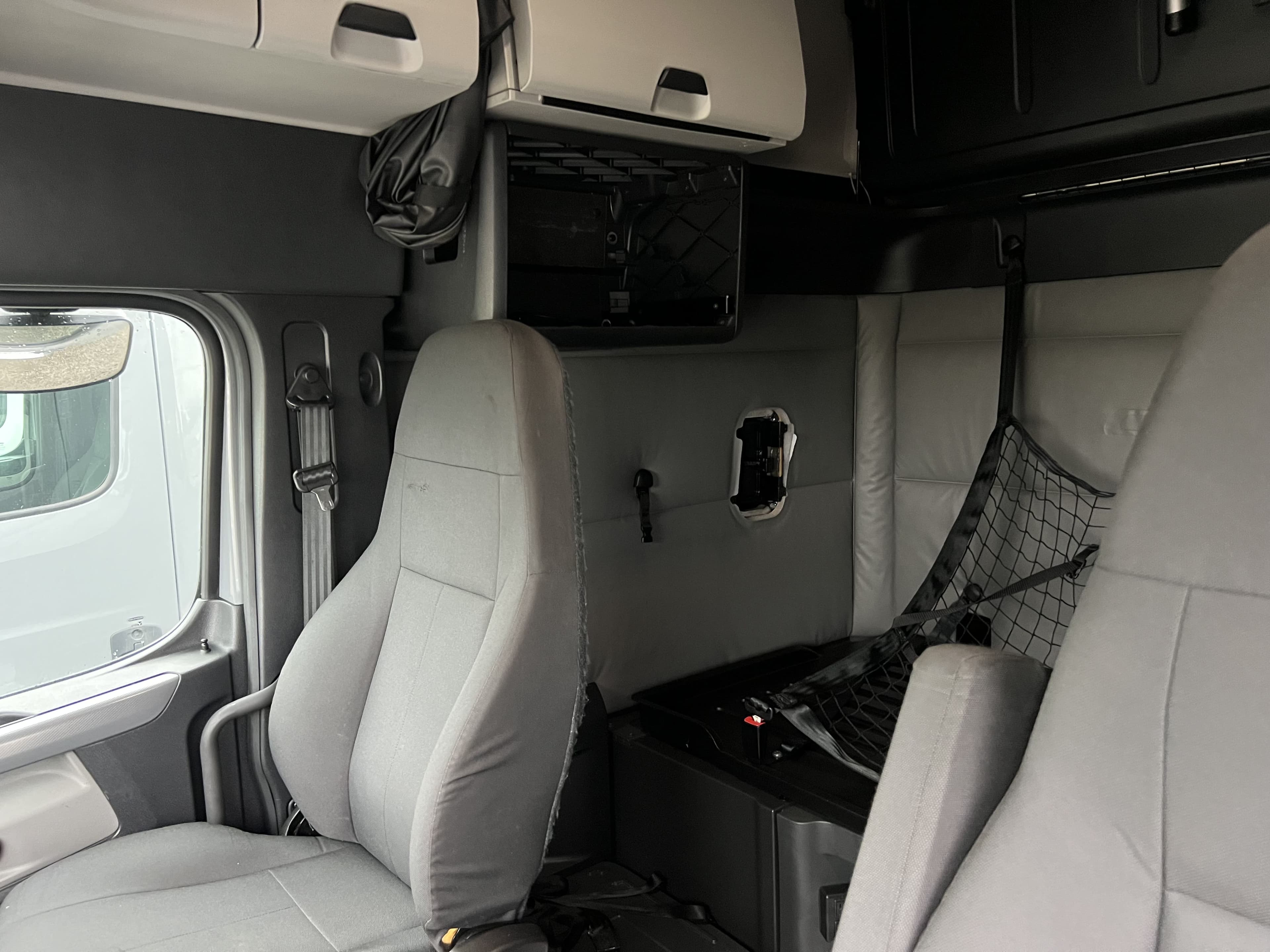 2022 Freightliner Cascadia 126 image 8