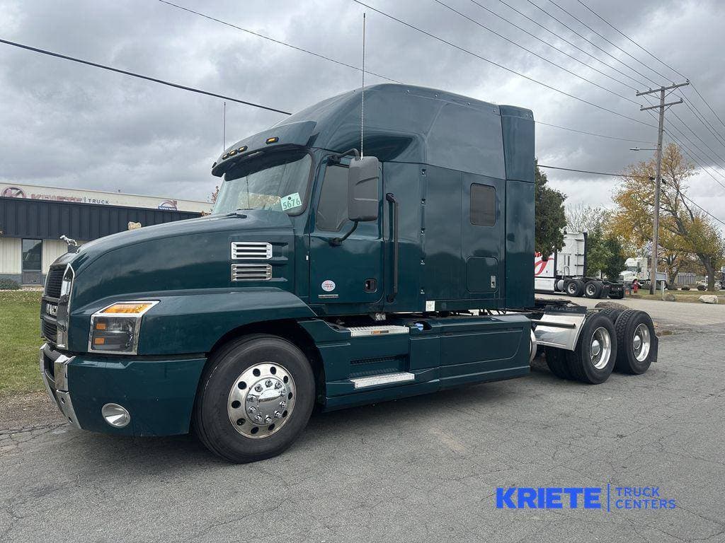 2020 Mack Anthem image 1