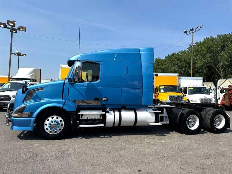 2012 Volvo VNL image 39