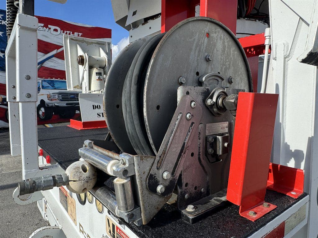 2015 Freightliner M2-112 image 38