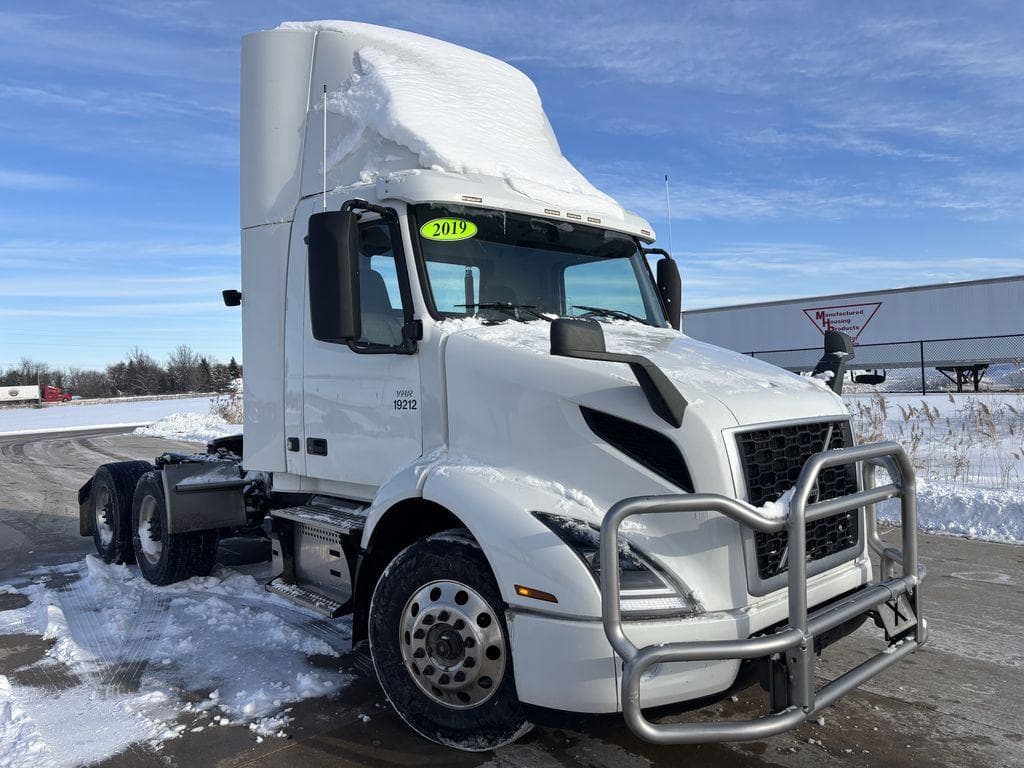 2019 Volvo VNR image 7