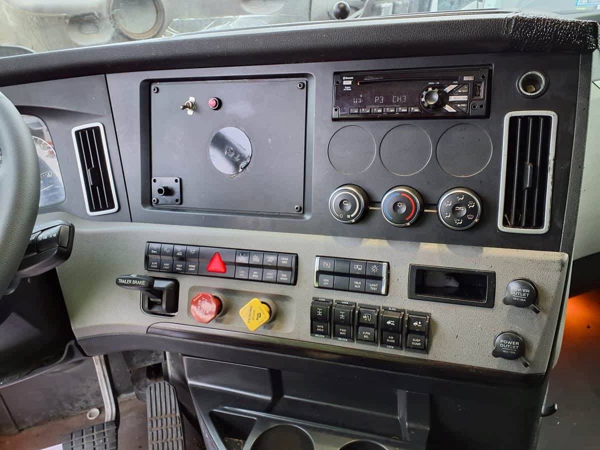 2020 Freightliner Cascadia 126 Sleeper Semi Truck - 72" Condo Sleeper, 455HP, 12 Speed Automatic image 9