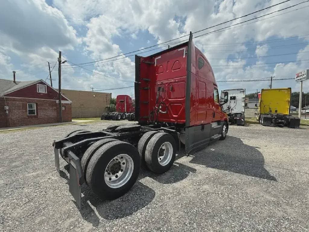 Used 2020 FREIGHTLINER Conventional - Sleeper Truck image 6