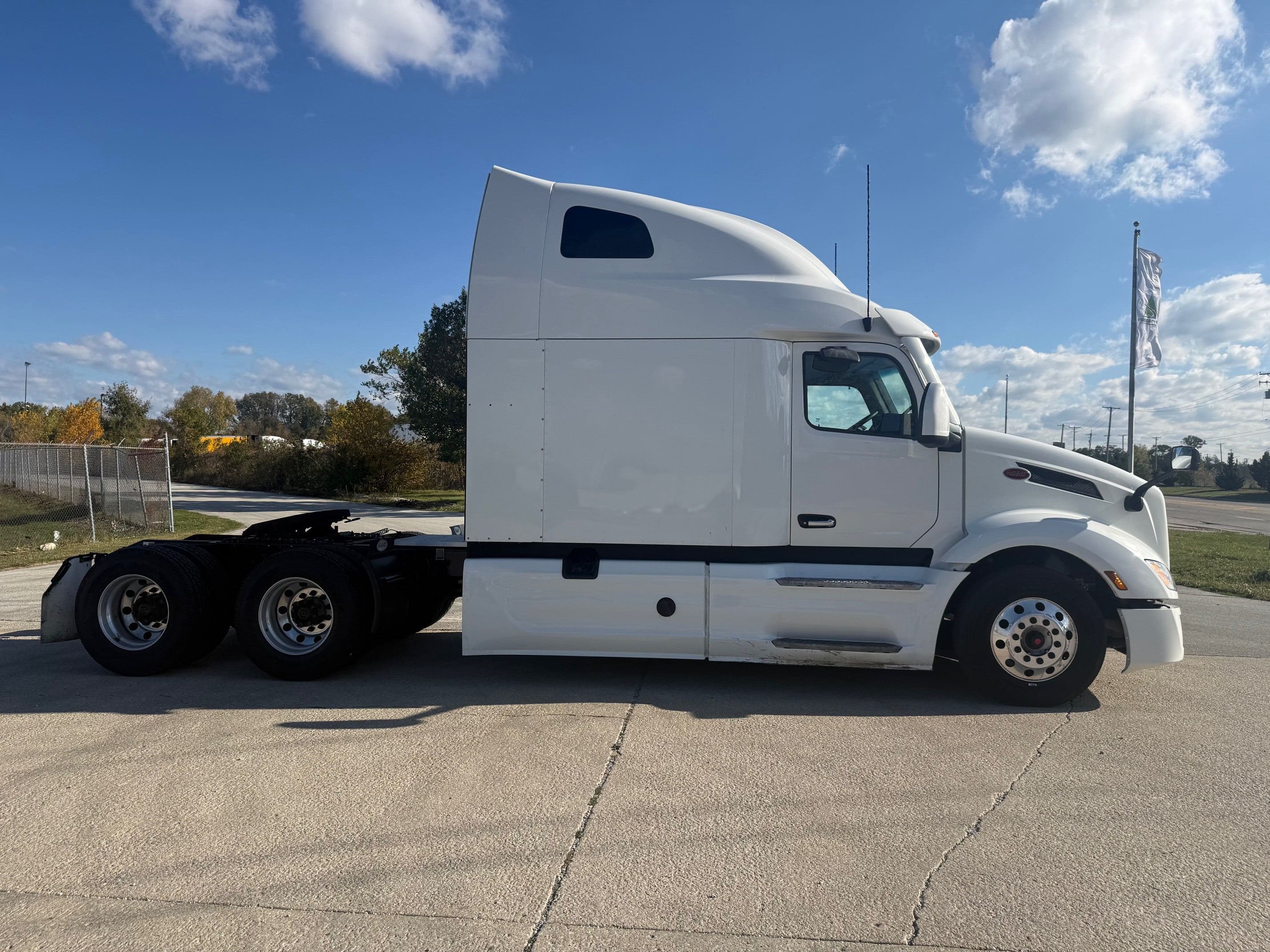 2023 Peterbilt 579 image 4