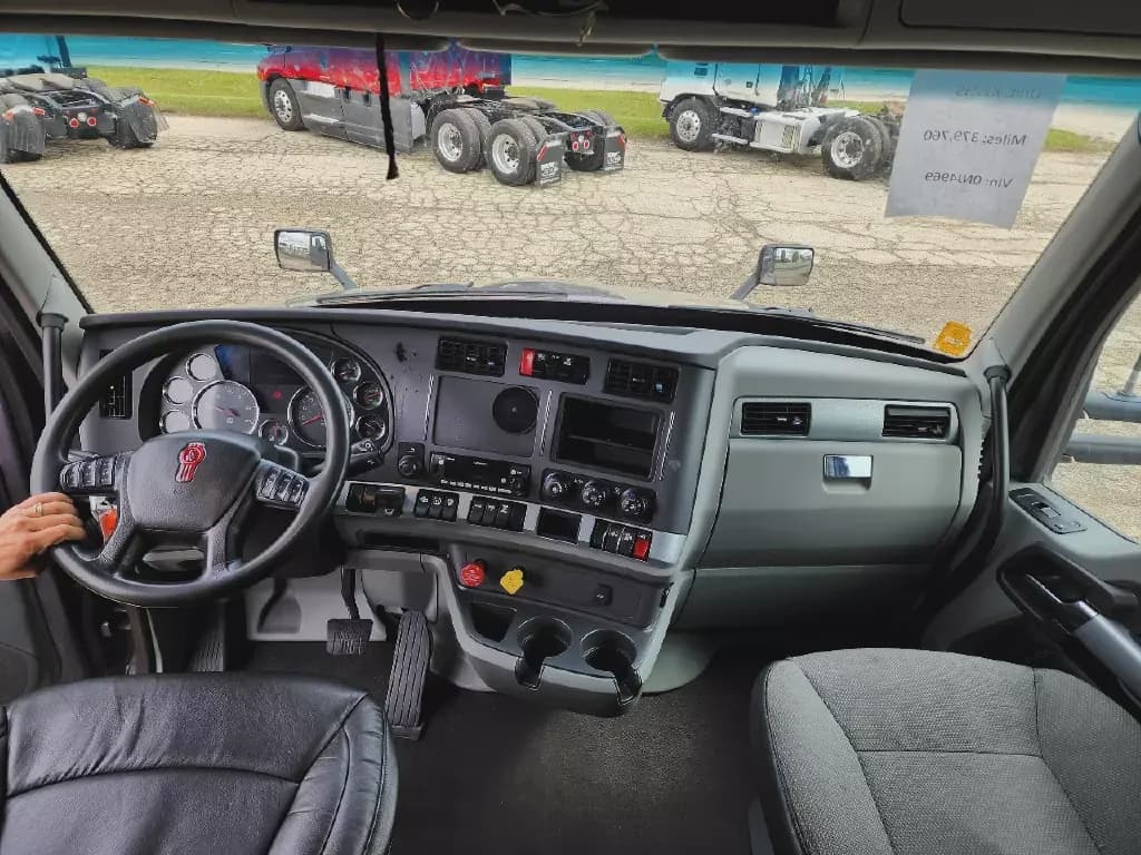 2022 Kenworth T680 image 7