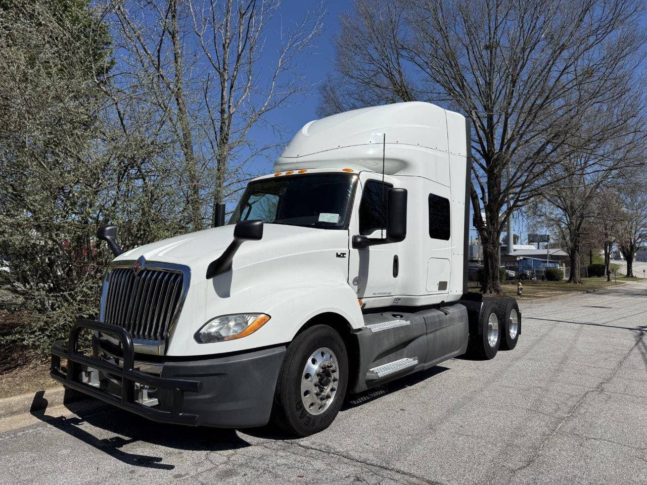 2018 International LT625 image 3