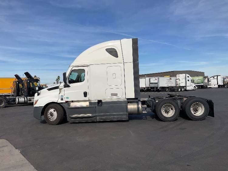 2023 Freightliner Cascadia 126 image 2