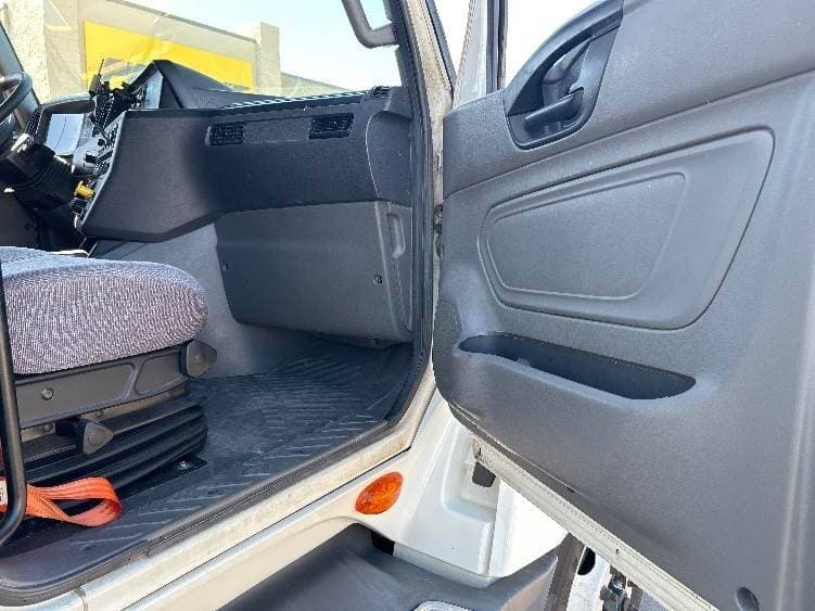 2023 International LT62F image 7