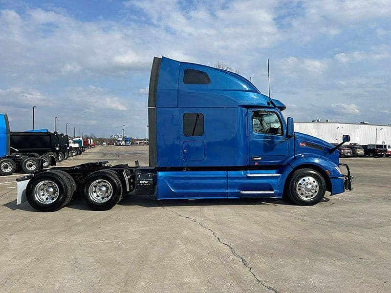 2023 Peterbilt 579 image 3