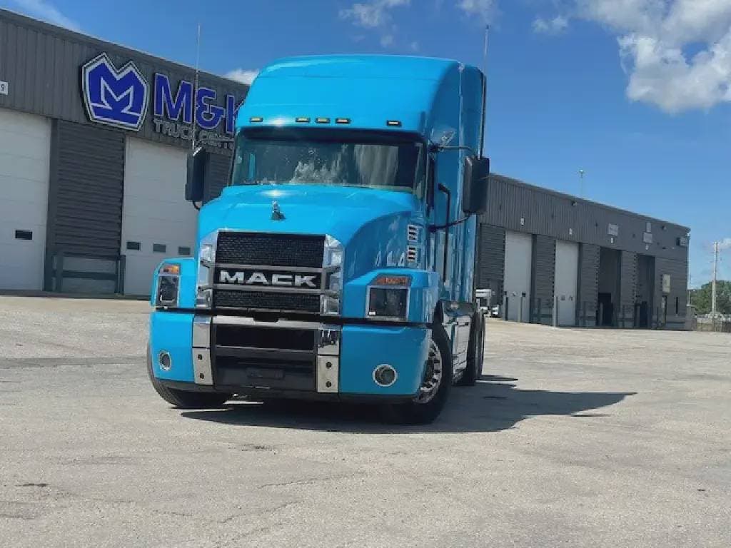 Used 2020 MACK Conventional - Sleeper Truck image 1