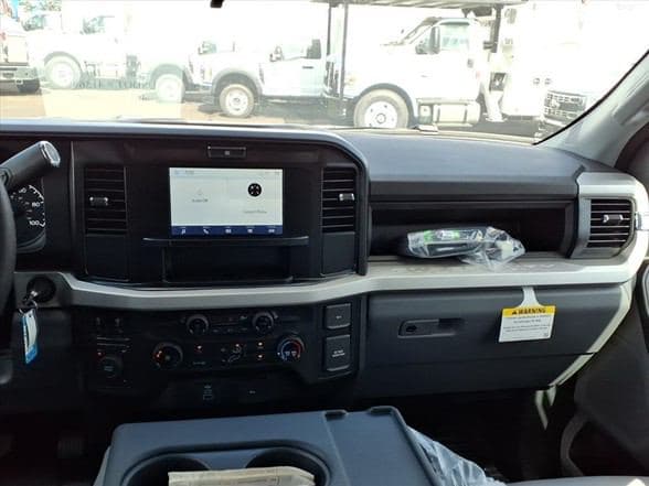 2025 Ford F550 image 12