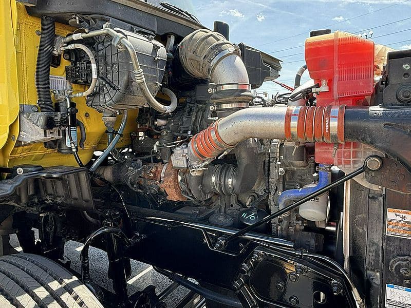 2021 Peterbilt 579 image 11